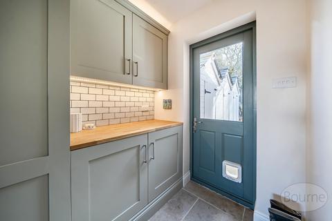 3 bedroom semi-detached house for sale, Cobbetts Way, Farnham, Surrey, GU9