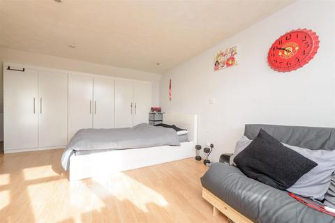 undefined, Dover Road East, Gravesend DA11