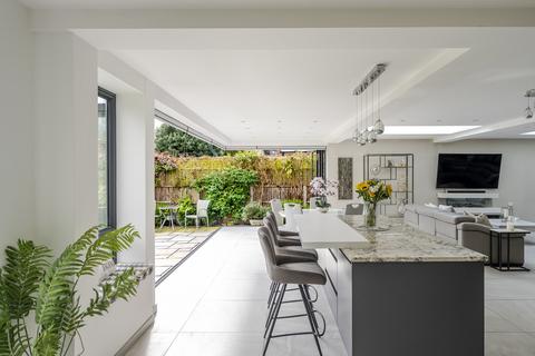 4 bedroom detached house for sale, Village Road, Enfield, EN1