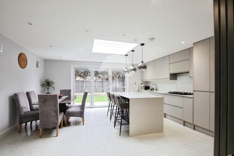 4 bedroom semi-detached house to rent, Westmacott Drive, Feltham TW14
