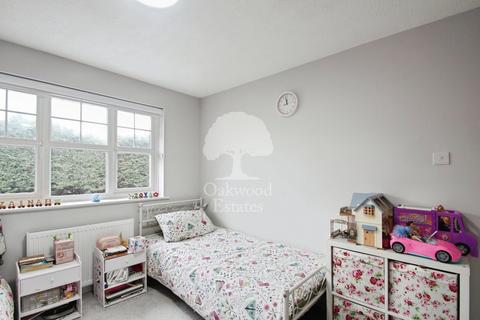 4 bedroom semi-detached house to rent, Westmacott Drive, Feltham TW14