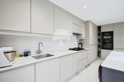 4 bedroom semi-detached house to rent, Westmacott Drive, Feltham TW14