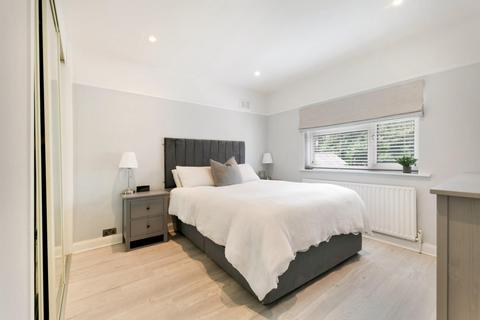 2 bedroom maisonette for sale, Ewell By Pass, Ewell Village