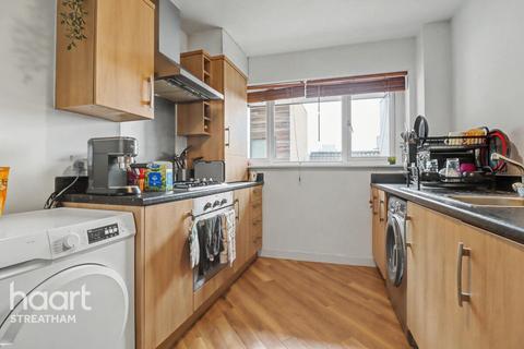 2 bedroom apartment to rent, Tooting High Street, London SW17