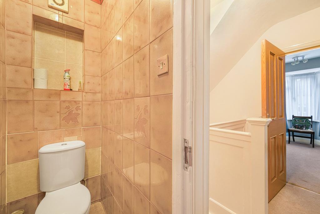 Ground Shower Room