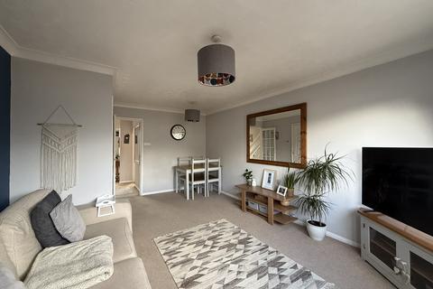 2 bedroom terraced house to rent, Woodleigh Road, Newton Abbot