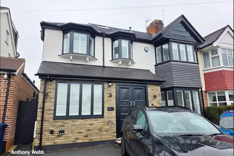 Studio to rent, Burleigh Gardens, Southgate N14