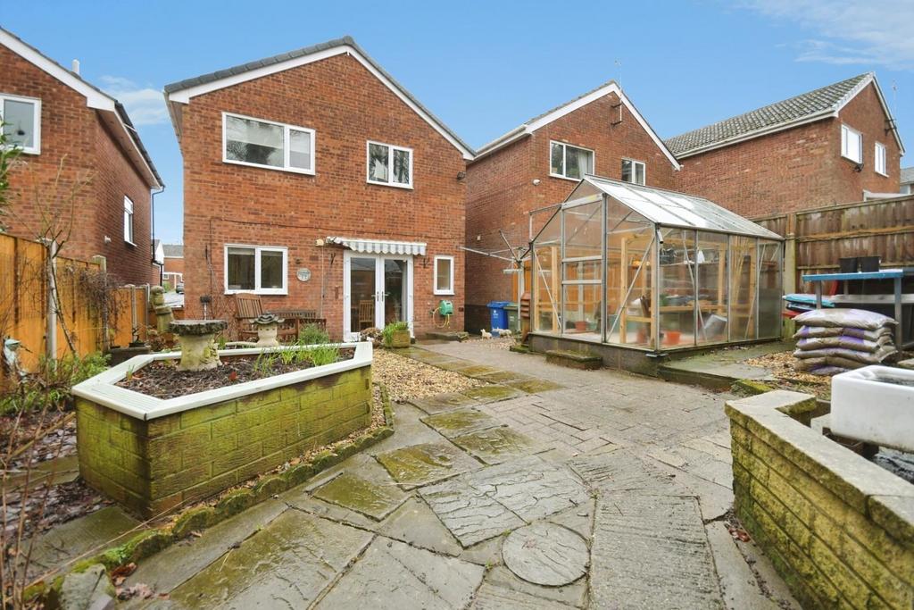REAR GARDEN 09.jpg