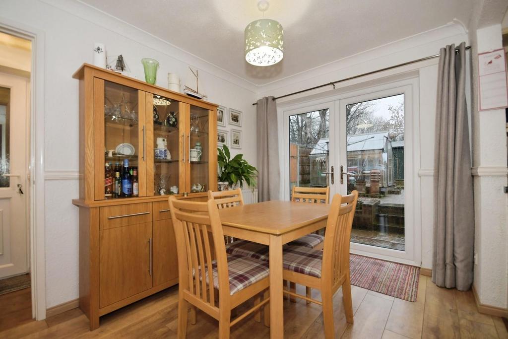 DINING ROOM 02.jpg
