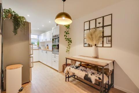 2 bedroom maisonette for sale, Portsmouth Road, Woolston