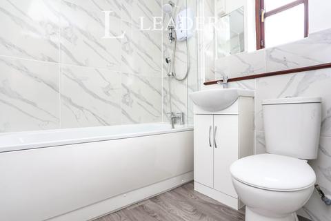 Studio to rent, Pincott Place, London, SE4