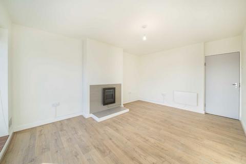 3 bedroom flat to rent, Lamberhurst Road, London SE27