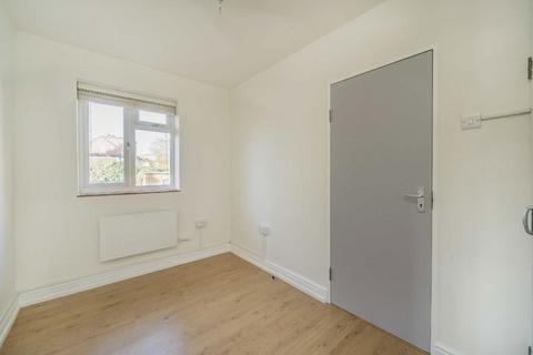 3 bedroom flat to rent, Lamberhurst Road, London SE27