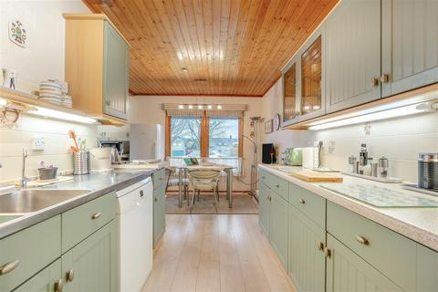 4 bedroom detached house for sale, Whitefields Drive, Richmond