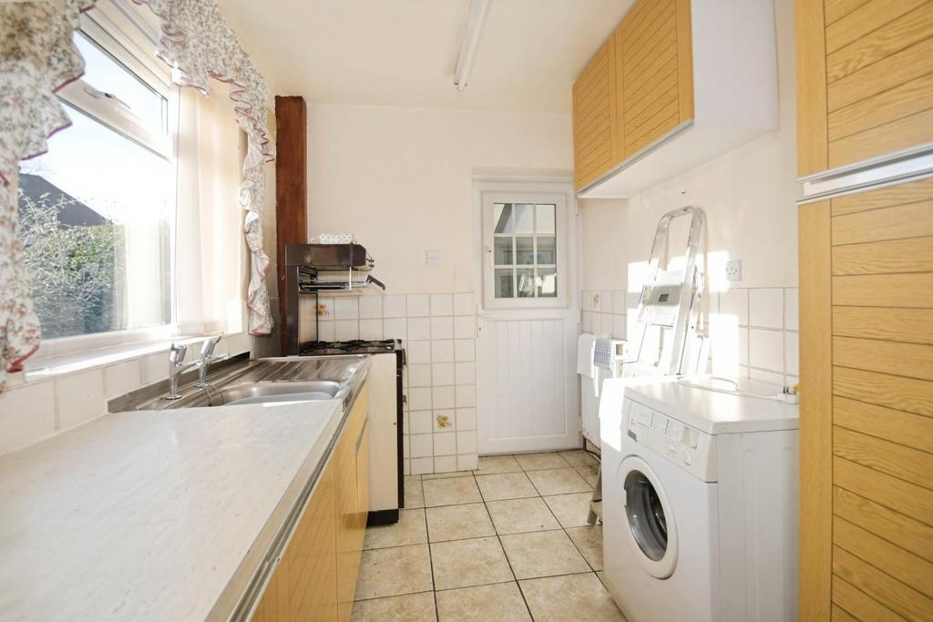 KITCHEN 02.jpg