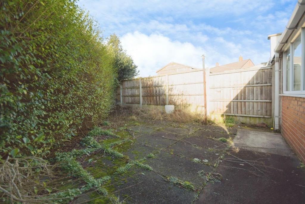 REAR GARDEN 01.jpg