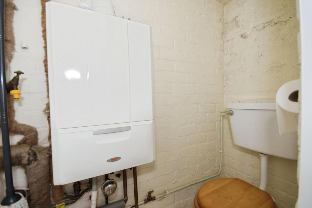 DOWNSTAIRS WC.jpg