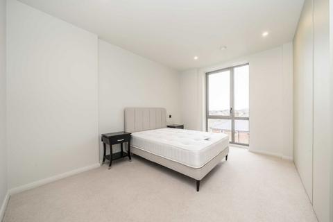 3 bedroom flat to rent, Coombe Road, New Malden KT3
