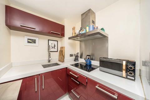1 bedroom flat for sale, Bridges Court Road, London SW11