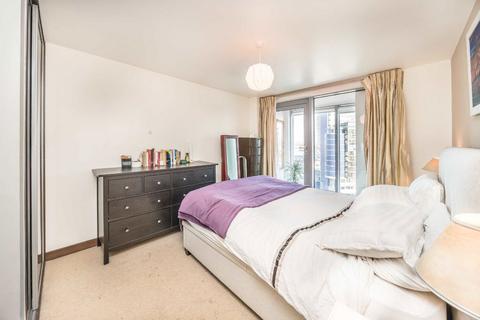 1 bedroom flat for sale, Bridges Court Road, London SW11