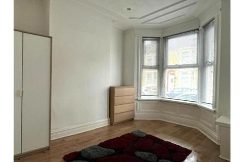 3 bedroom terraced house to rent, Edinburgh Road, Liverpool, L7