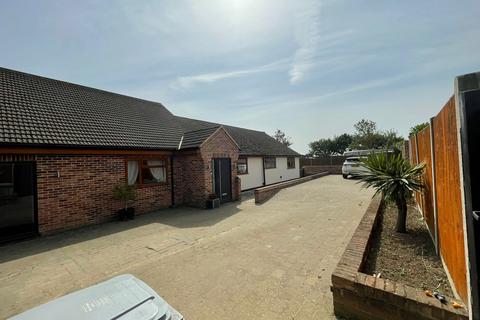 5 bedroom detached bungalow for sale, Sparrow Hall Bungalow, Blofield, Norwich, Norfolk NR13 4LH