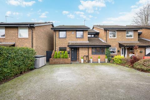 undefined, Cromlix Close, Chislehurst BR7