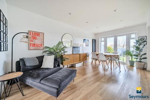 undefined, Waltham Avenue, Surrey GU2