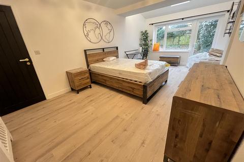 1 bedroom in a house share to rent, Harding Way, Cambridge CB4