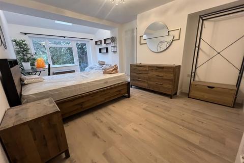 1 bedroom in a house share to rent, Harding Way, Cambridge CB4