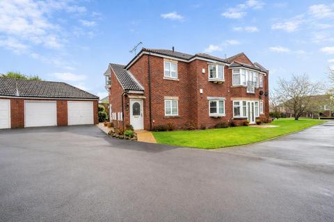 Apartment - 97, The Drive, Leeds LS17