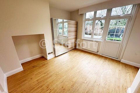 undefined, Woodstock Avenue, London NW11