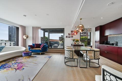 3 bedroom flat for sale, Viaduct Gardens London SW11