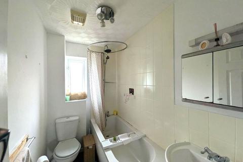 undefined, 32 Llwyncyfarthwch Llanelli
