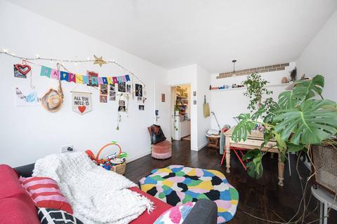 2 bedroom flat for sale, Robinson Road, Bethnal Green, London, E2