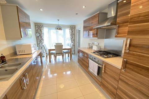 3 bedroom end of terrace house to rent, Y Deri, Sketty, SA2