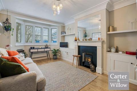 2 bedroom apartment for sale, Rainham Road South, Dagenham, Essex