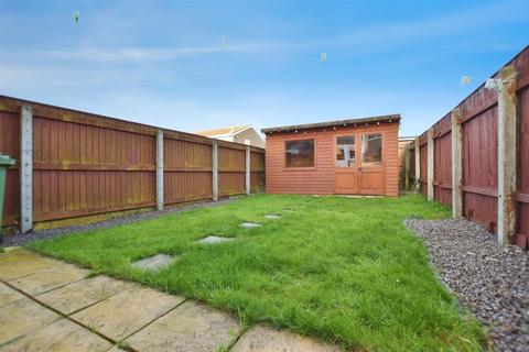 2 bedroom semi-detached house for sale, Poultney Garth, Hull HU12