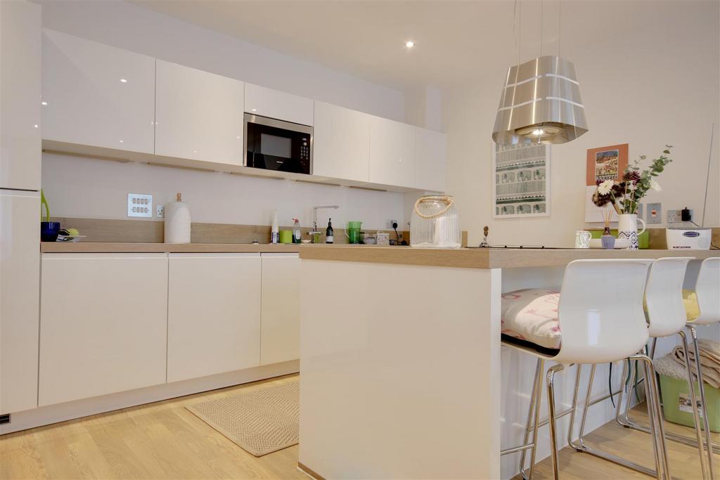 Kitchen 2.jpg