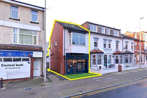 Retail property (high street) for sale, 1 Reads Ave Blackpool FY1 4BW