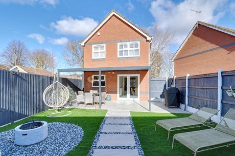 3 bedroom detached house for sale, Whitebeam Drive, South Ockendon RM15