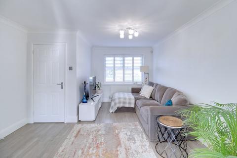 3 bedroom detached house for sale, Whitebeam Drive, South Ockendon RM15