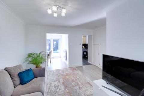 3 bedroom detached house for sale, Whitebeam Drive, South Ockendon RM15