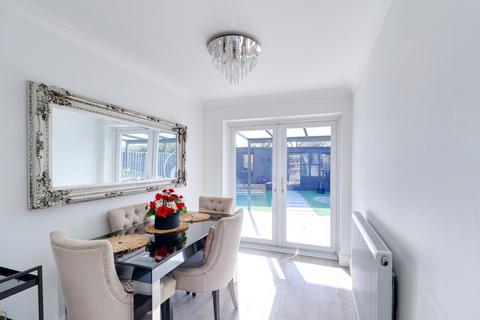 3 bedroom detached house for sale, Whitebeam Drive, South Ockendon RM15
