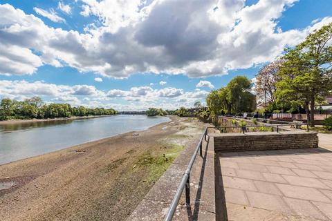 2 bedroom apartment for sale, Bazalgette Court, Great West Road, London, W6