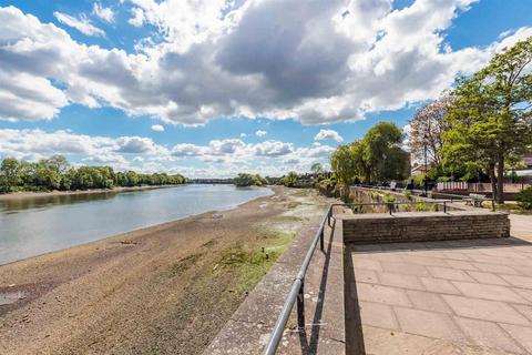 2 bedroom apartment for sale, Bazalgette Court Great West Road London