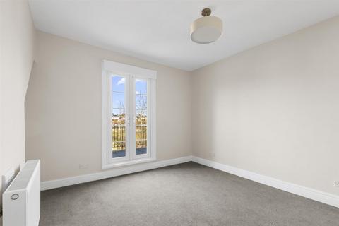 3 bedroom apartment for sale, Highlever Road London