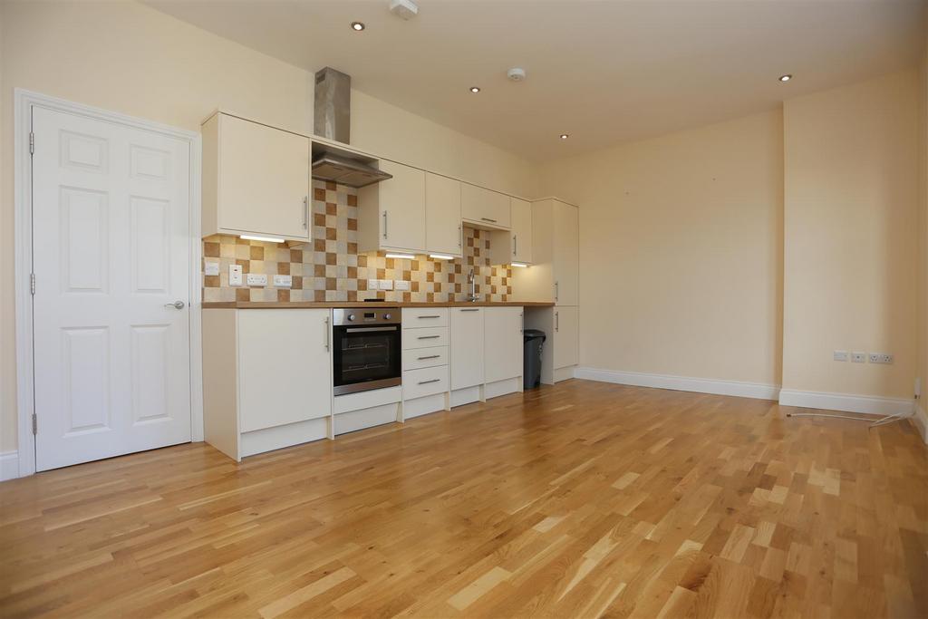 26a Blatchington Rd loungekitch.JPG