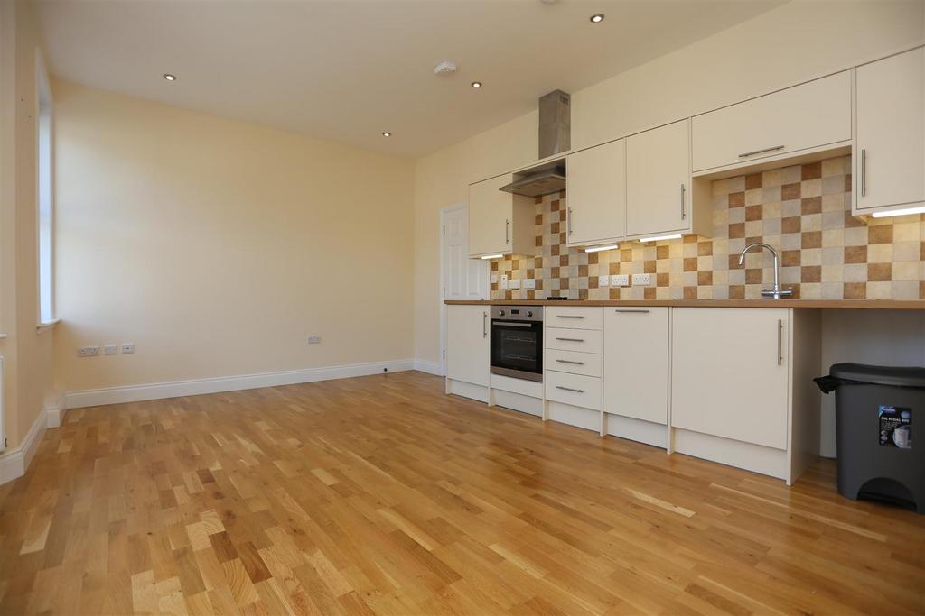 26a Blatchington Rd loungekitch2.JPG