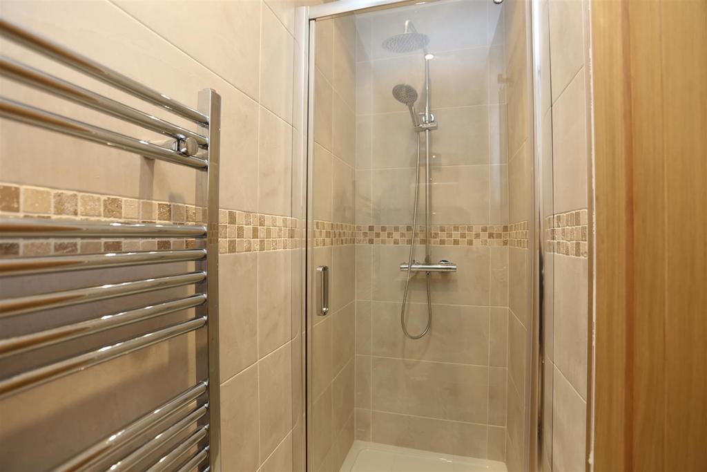 28a Blatchington Rd  shower.JPG